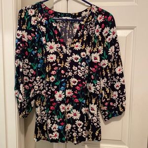 Crown & Ivy Women’s V neck floral top